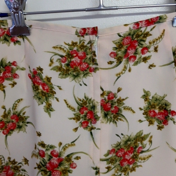 Floral Pattern Skort - Picture 5 of 15